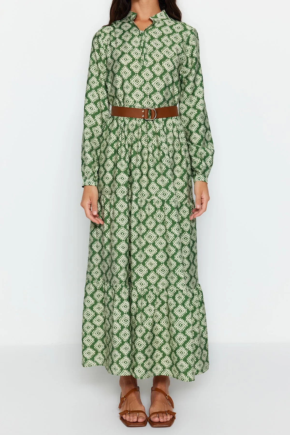 Trendyol Modest  Grünes, gewebtes Kleid mit Gürtelrock, Volant, Blumenmuster und Futter TCTSS23EB00111
