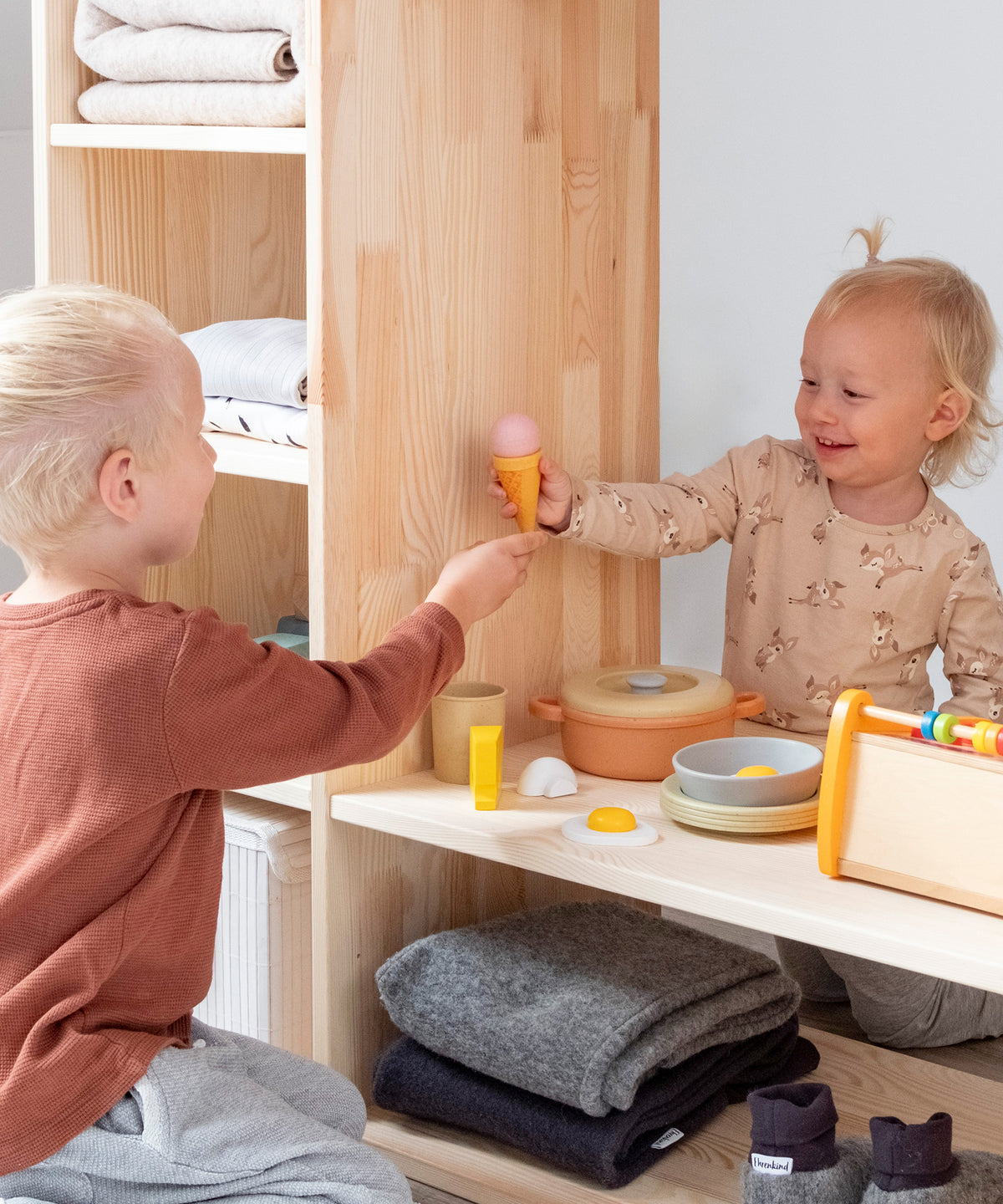 Montessori Kleiderschrank Kiefer