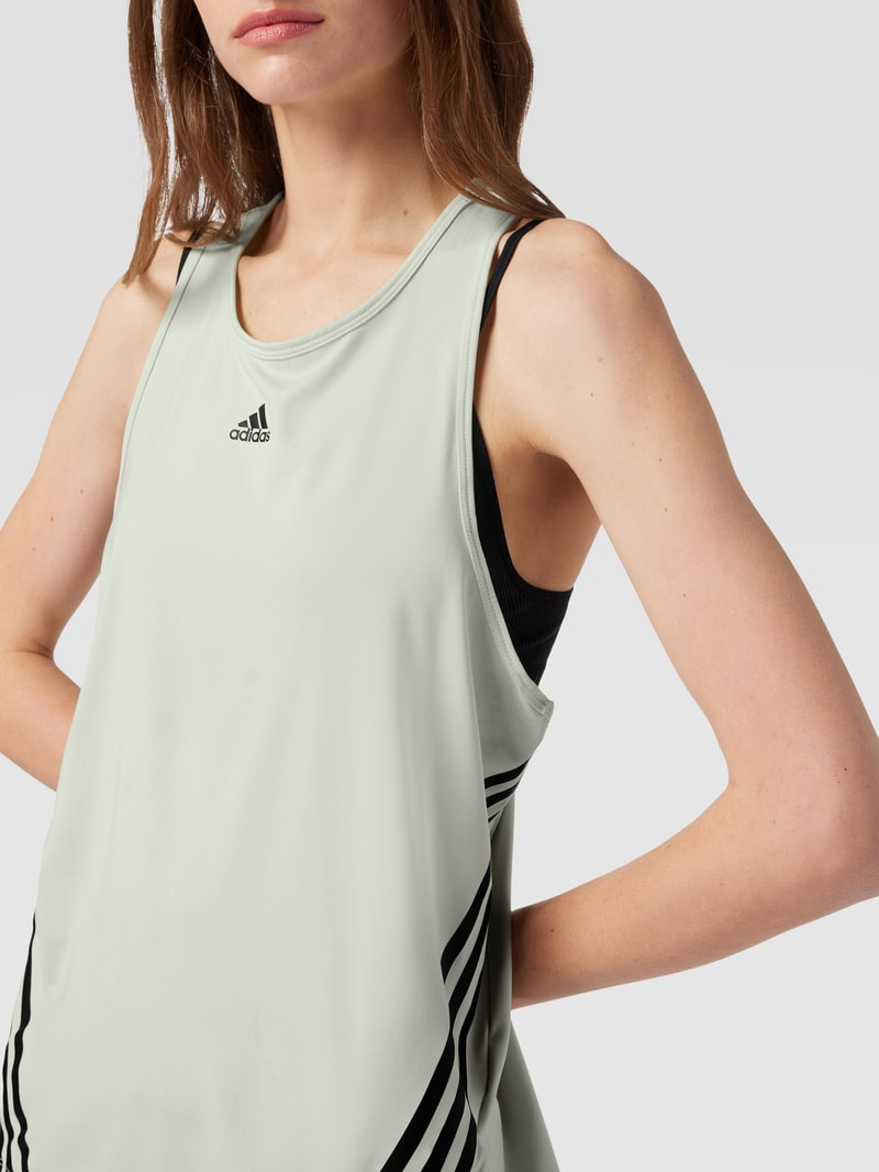 Top mit Label-Details in mint