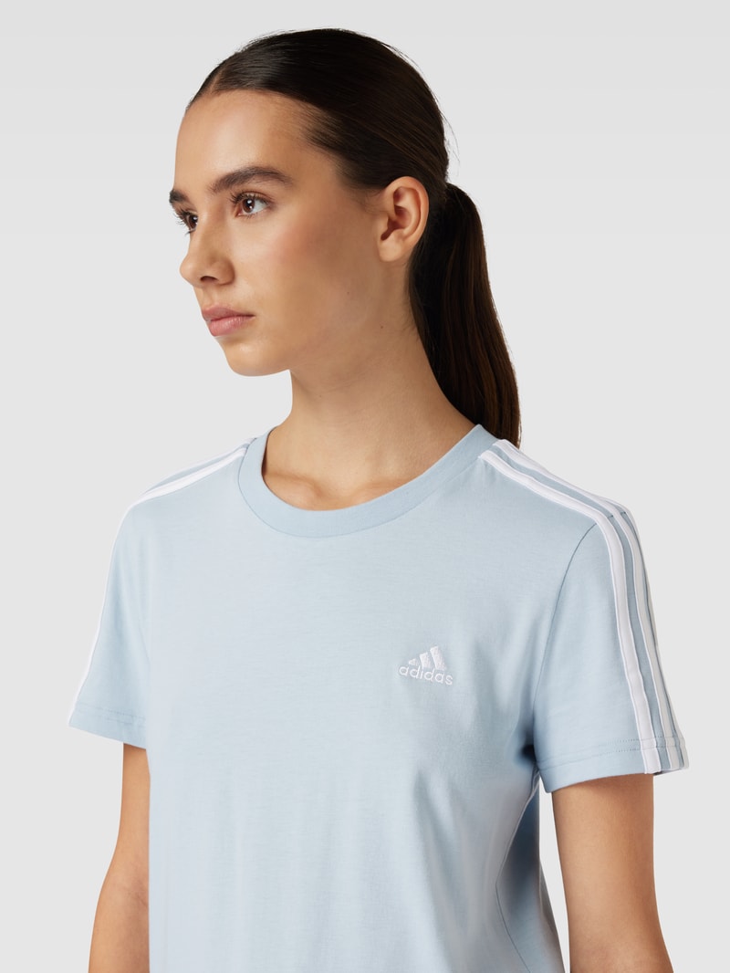 T-Shirt mit labeltypischen Kontraststreifen in hellblau