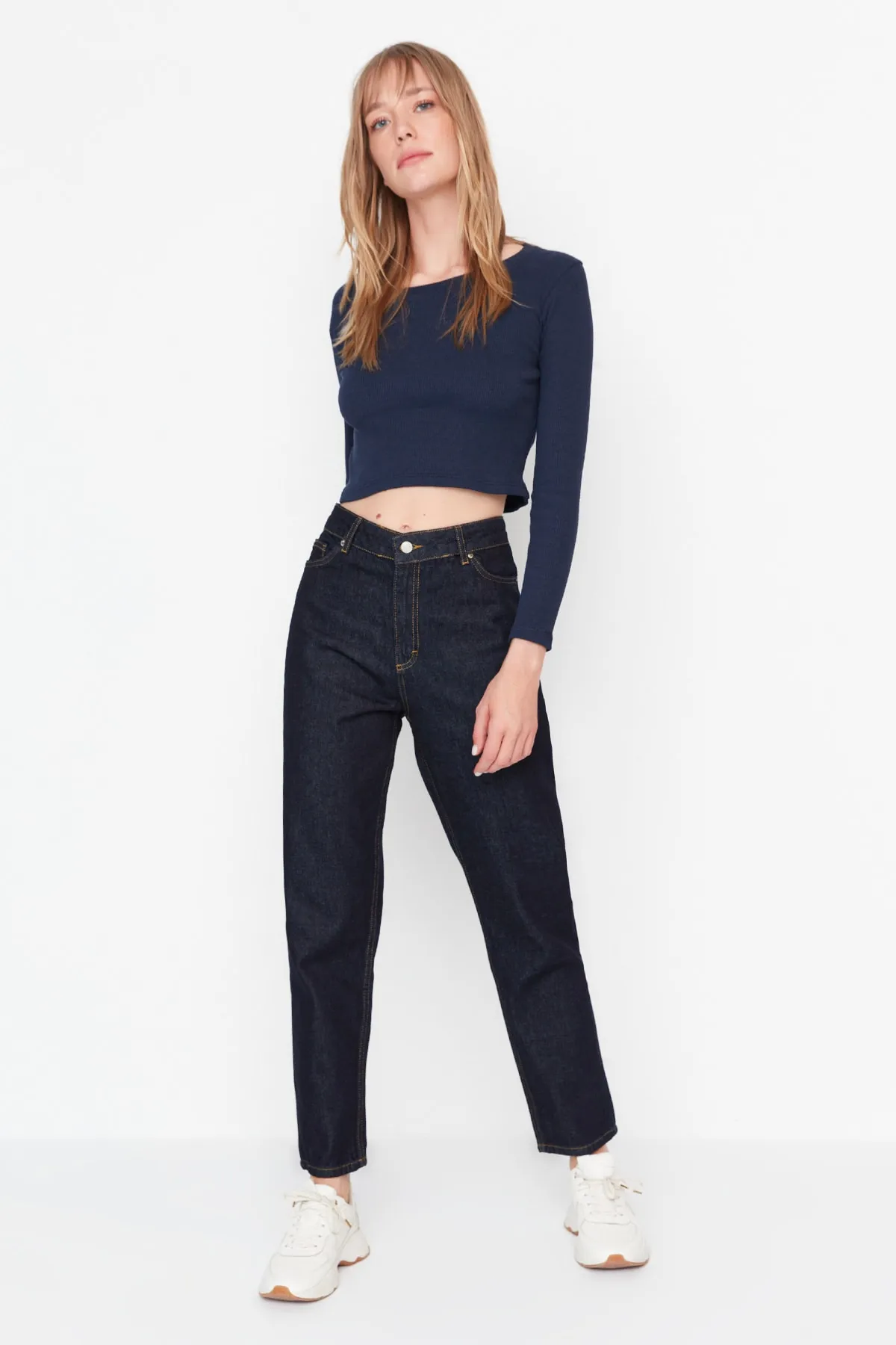 Trendyol Collection  Dunkelblaue, nachhaltigere Mom-Jeans mit hoher Taille TWOAW23JE00369