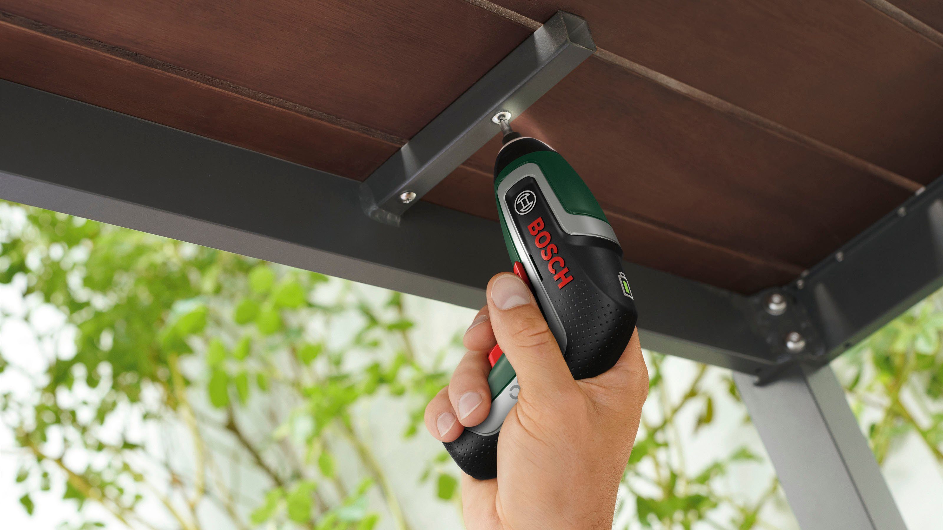 Bosch Home & Garden Akku-Schrauber IXO 7, 5,5 Nm, (Set), mit 10-tlg. Bit-Set, Winkelaufsatz, Exzenteraufsatz, Aufbewahrungsbox
