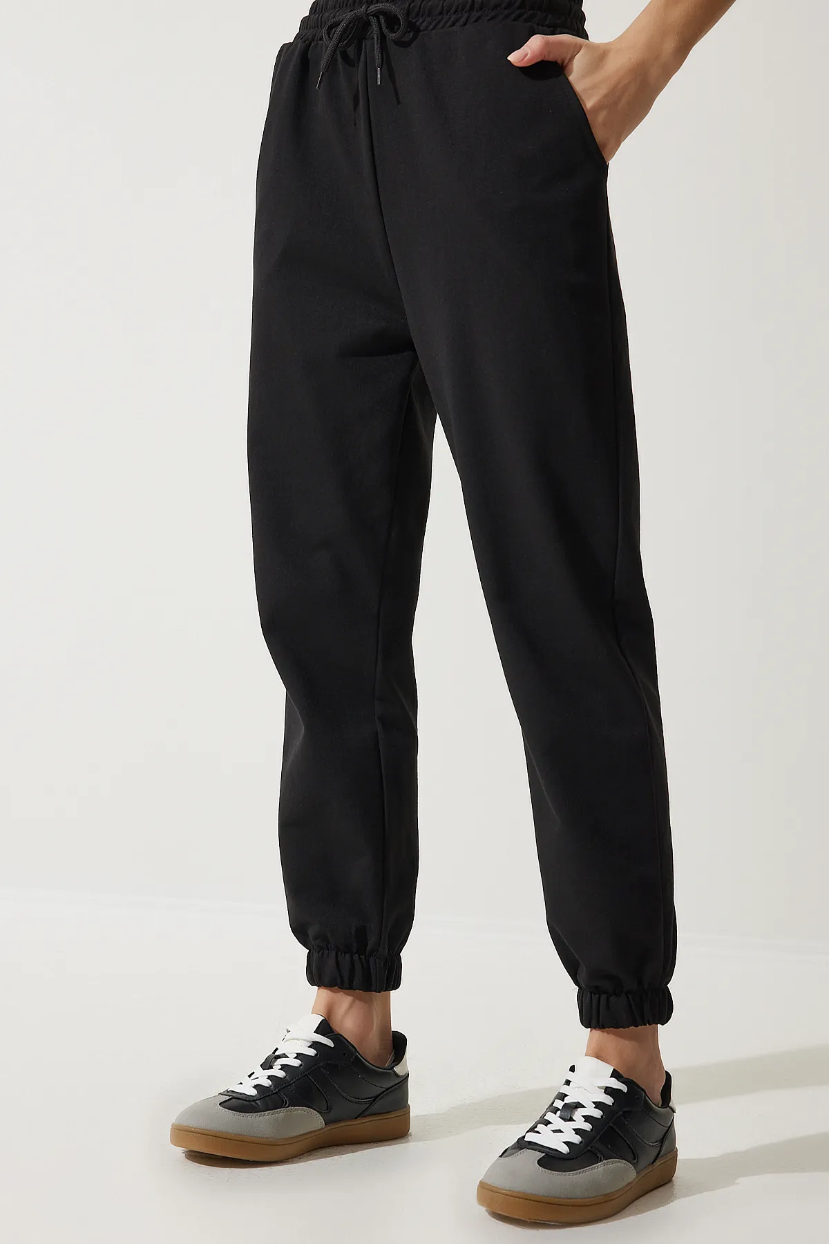 Happiness İstanbul  Schwarze Jogginghose mit Tasche für Damen Cr00327