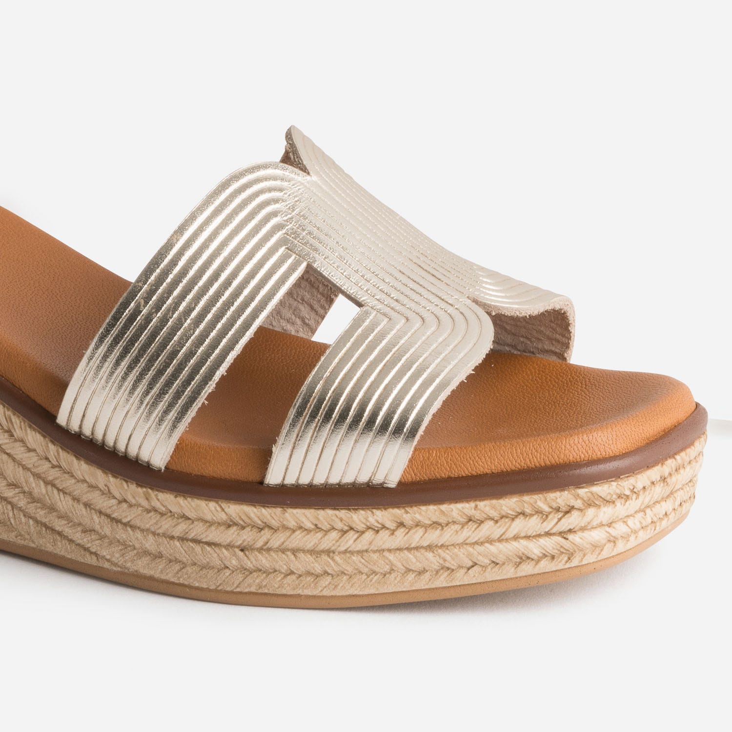Sandale dorée éco-conçue en cuir