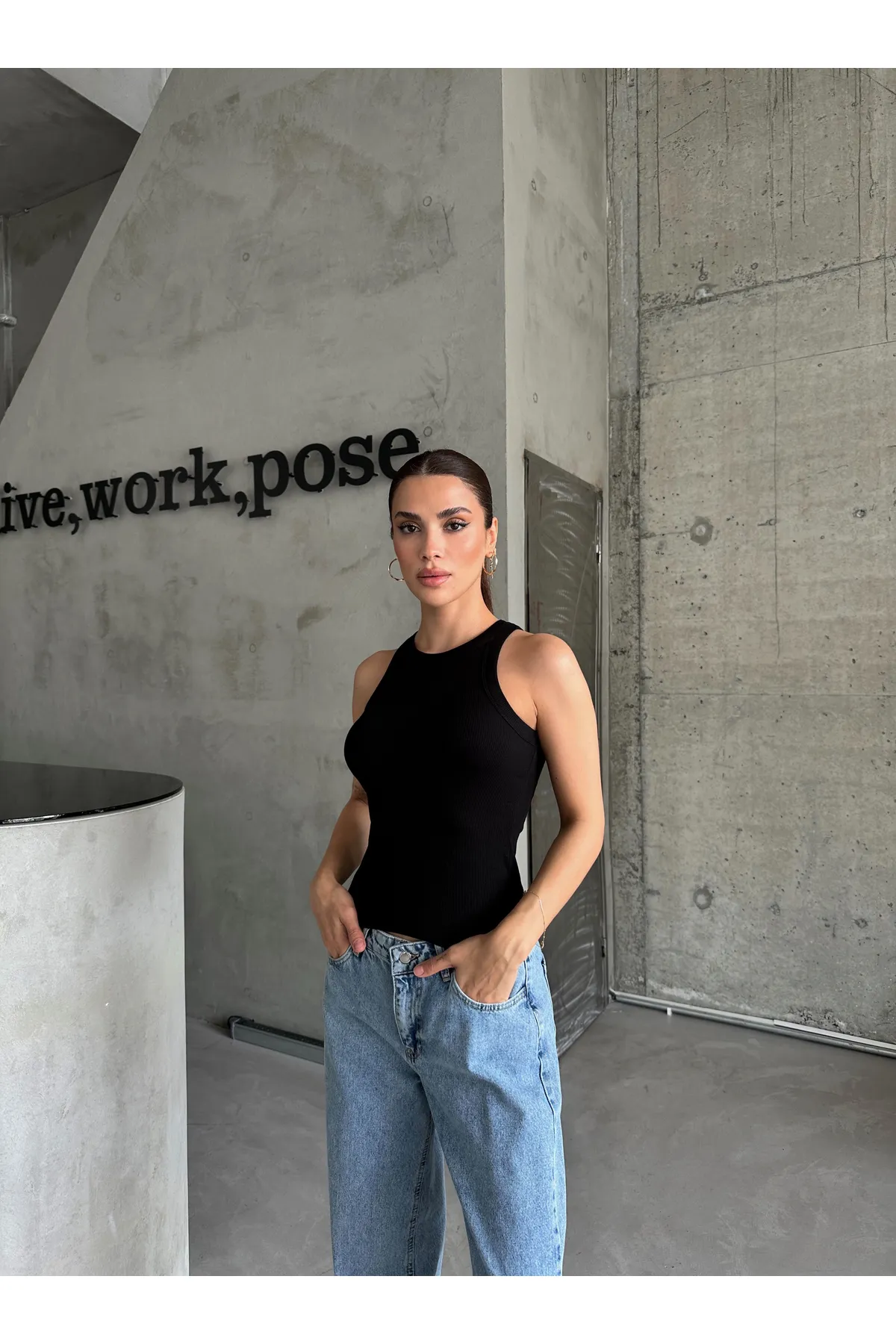 Laluvia  Schwarzes, langes Neckholder-Tanktop mit dicker Paspelierung
