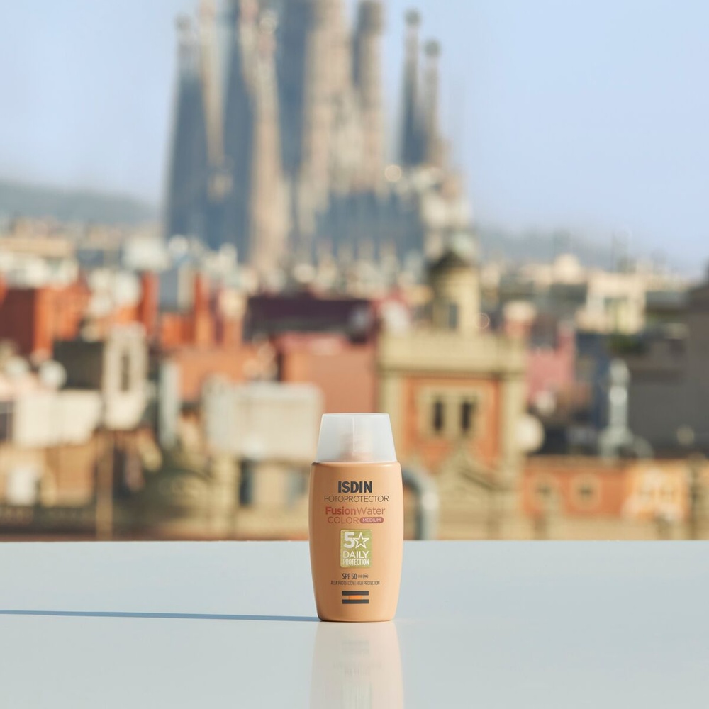 isdin Fusion Water Color Medium Crème solaire visage teintée Ultra-légère SPF50