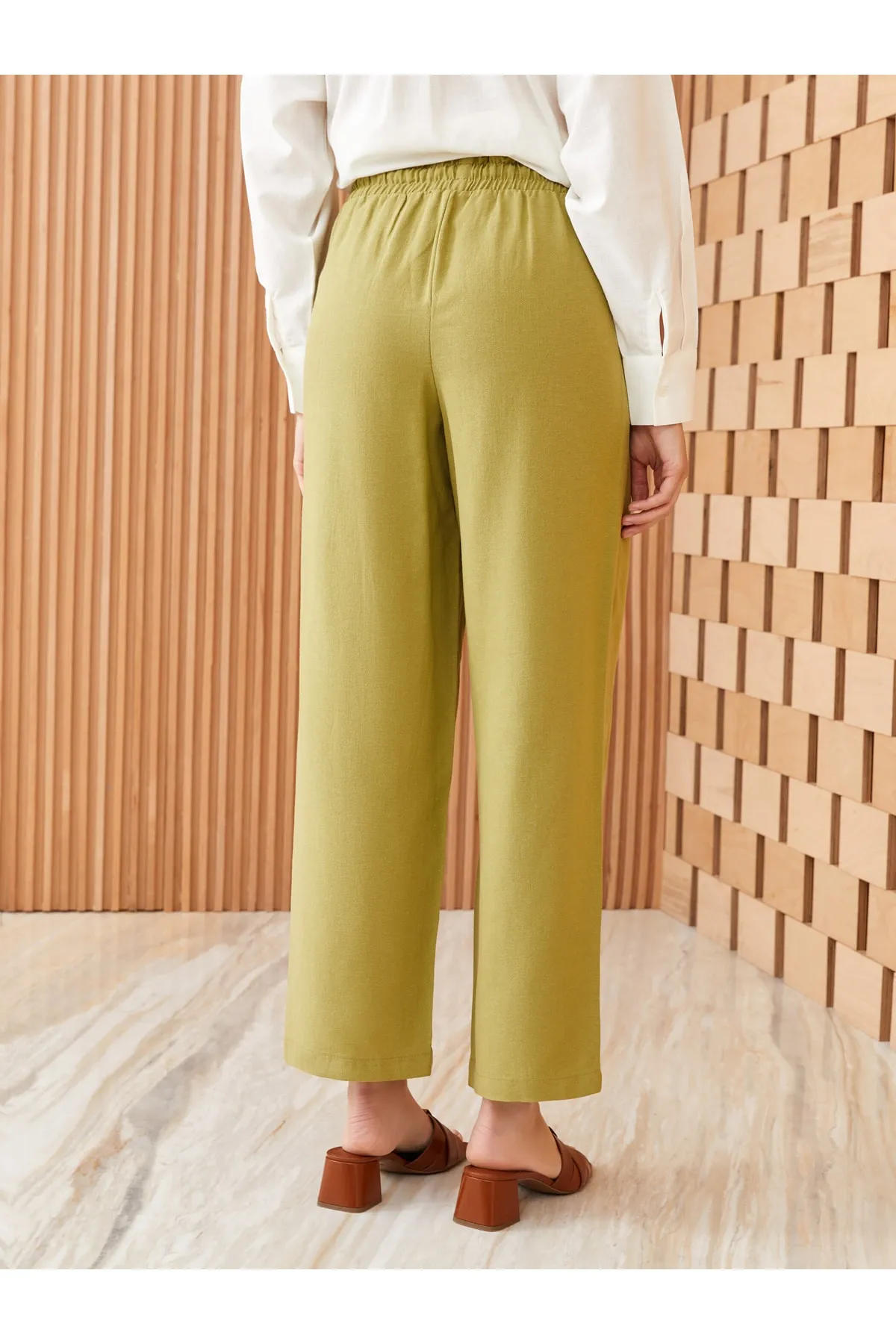 LC Waikiki  Bequeme Passform, gerade Damenhose aus Leinenmischung mit elastischem Bund