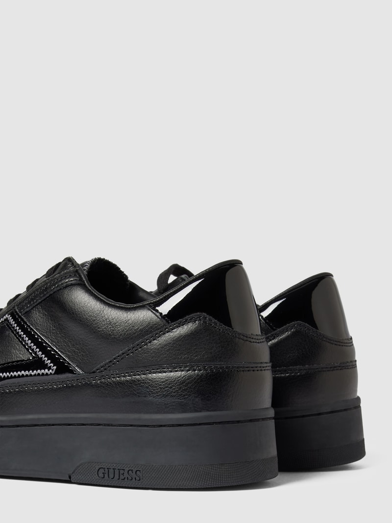 Sneaker mit Schnürverschluss Modell 'SILINA' in schwarz