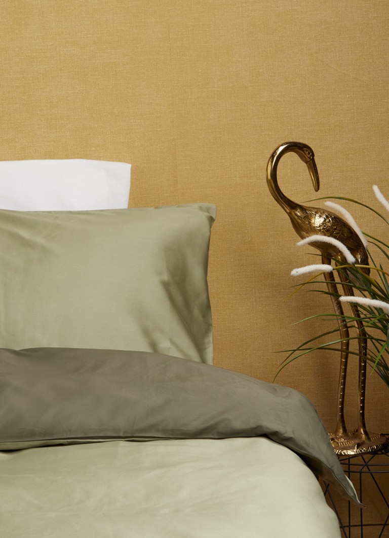 Set de lenjerie de pat Yumeko din satin de bumbac organic cu 300 de fire - cu fețe de pernă incluse.
