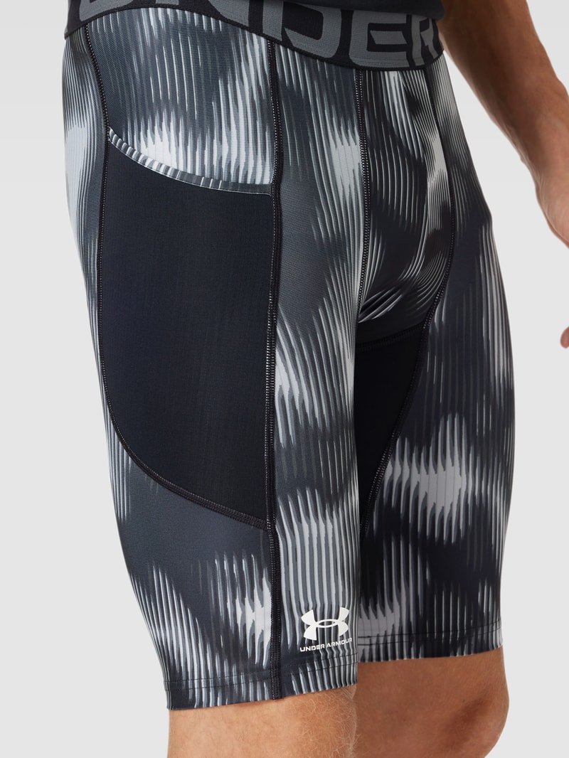 Shorts mit Allover-Muster in schwarz