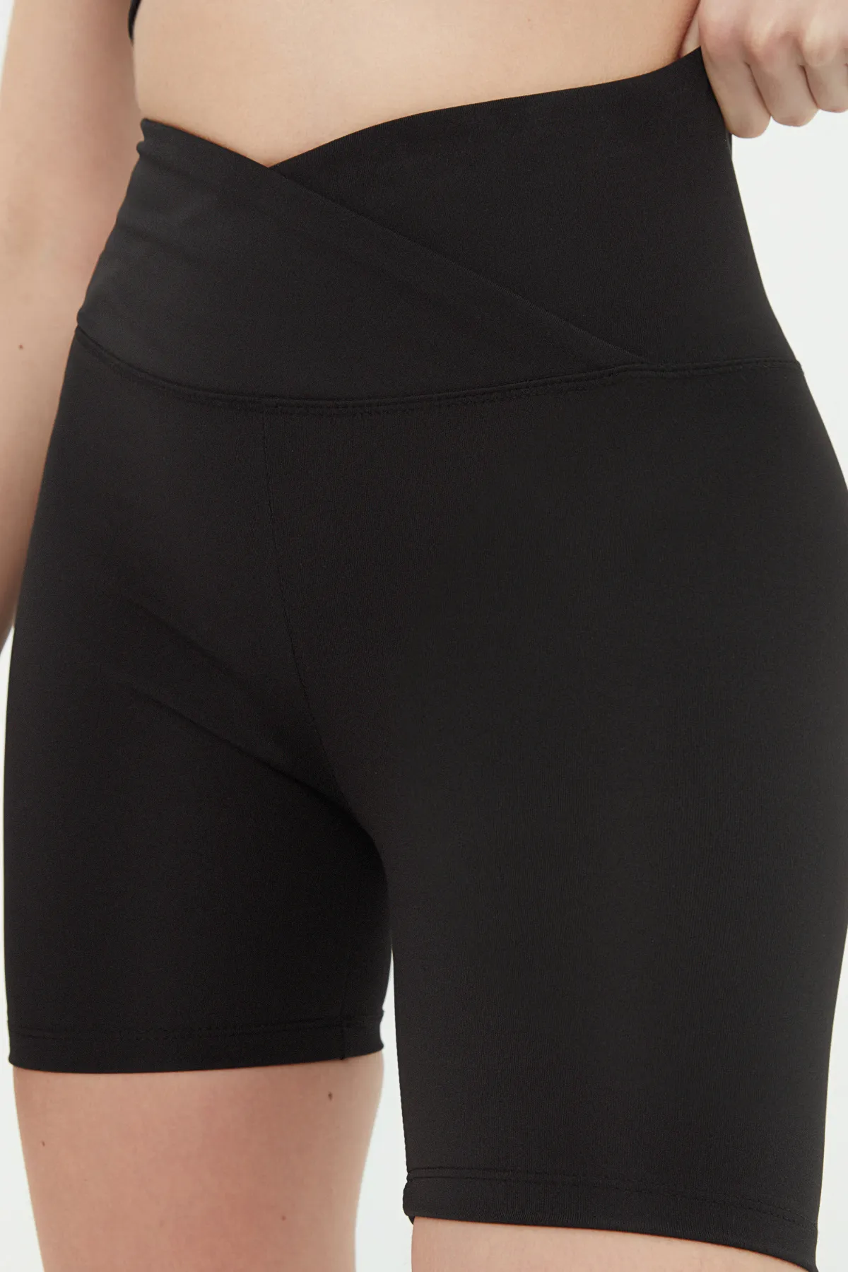Trendyol Collection  Schwarze Restorer Zweireiher-Sportshorts/kurze Leggings aus Strick mit Taillendetail TWOSS21SR0714