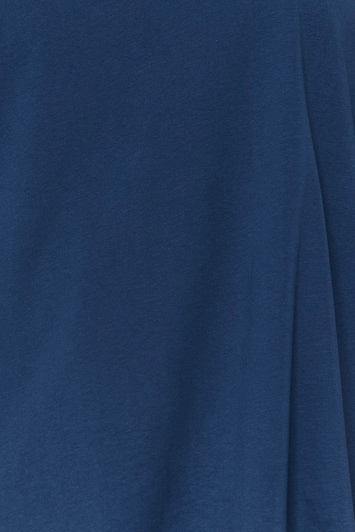 Trendyol Curve  Geripptes, weit geschnittenes Basic-Strick-T-Shirt mit marineblauem Kragen TBBSS23BF00017