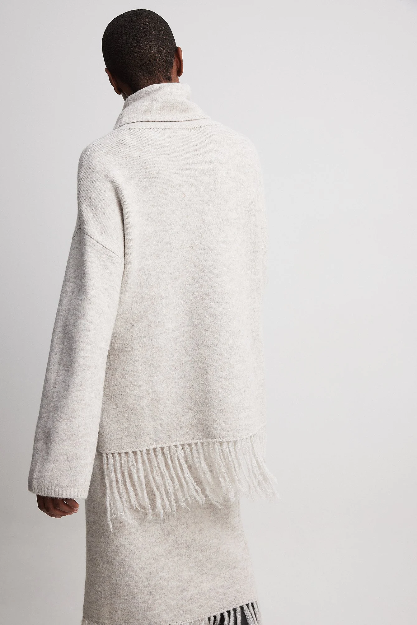 Rollkragenpullover aus Strick mit Fransen