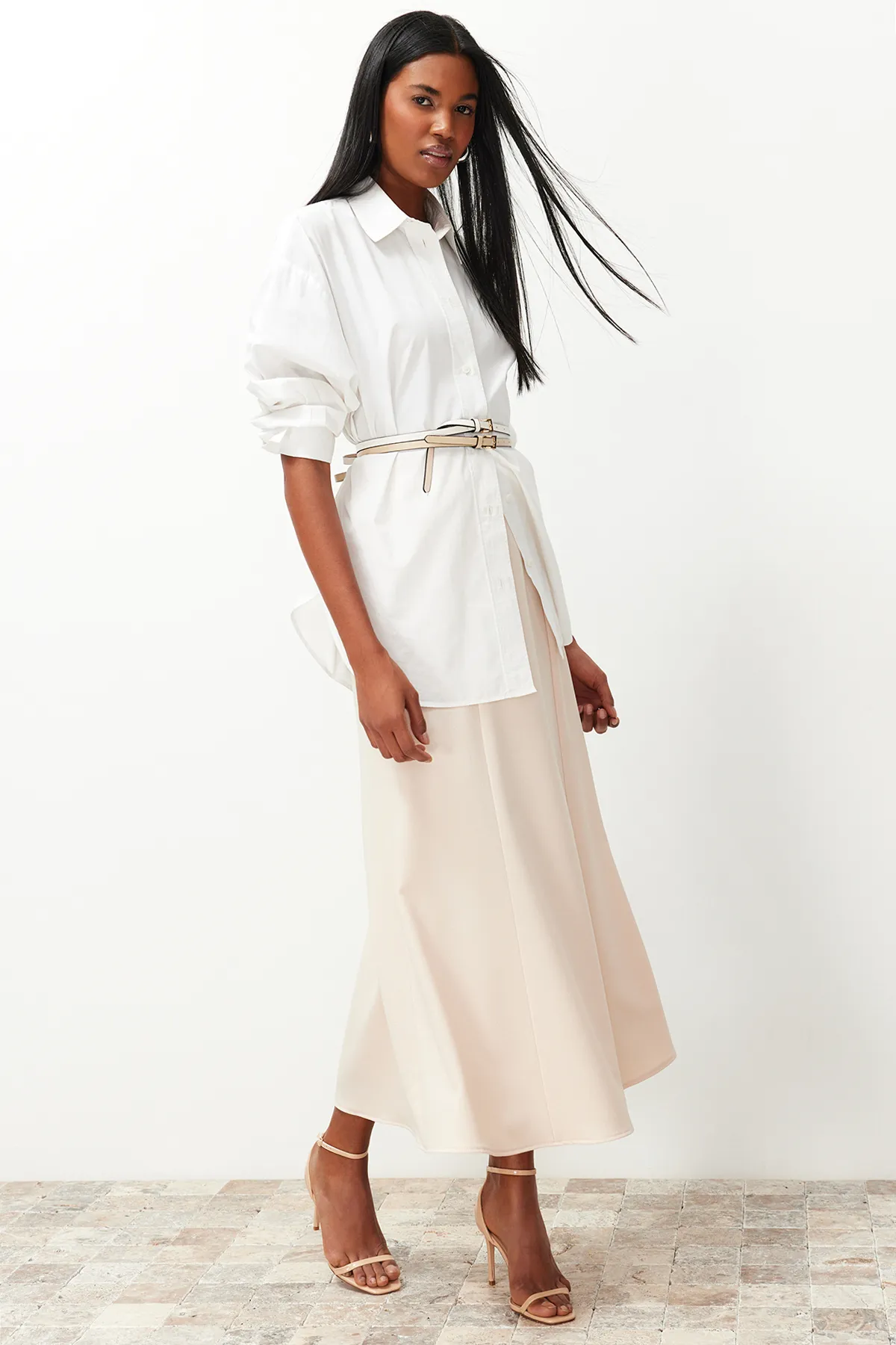 Trendyol Modest  Cremefarbener Fischrock aus gewebtem Krepp TCTSS24EB00193
