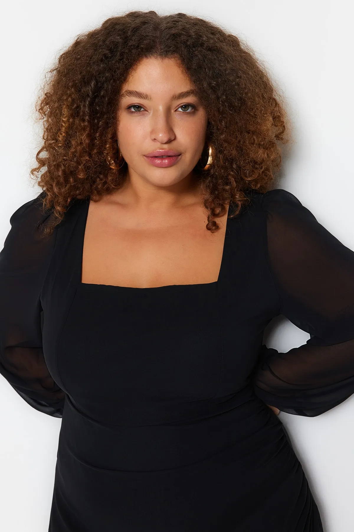 Trendyol Curve  Schwarzes gewebtes Chiffonkleid TBBSS23AH00186