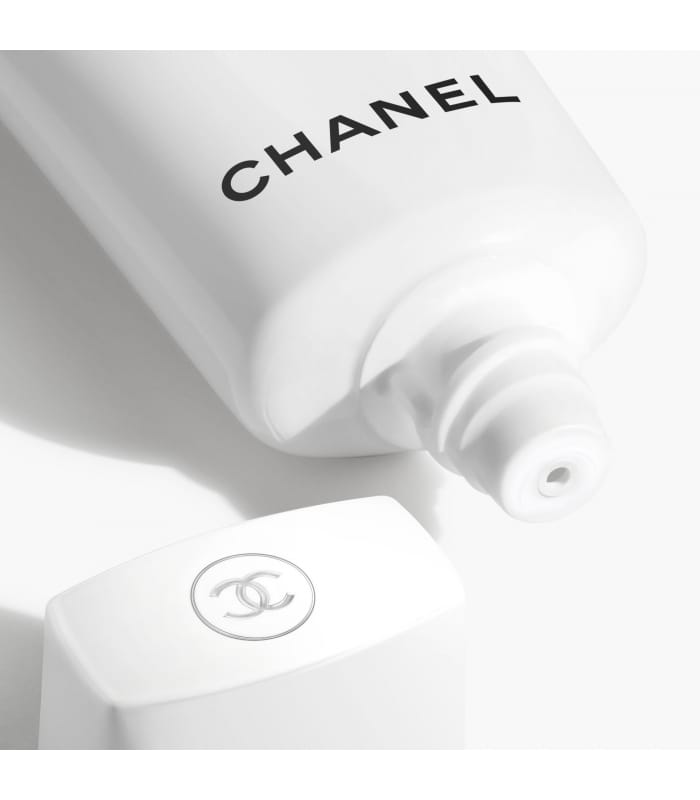 Chanel-UV ESSENTIEL-Protection Globale UV - Pollution - Antioxidant SPF 50