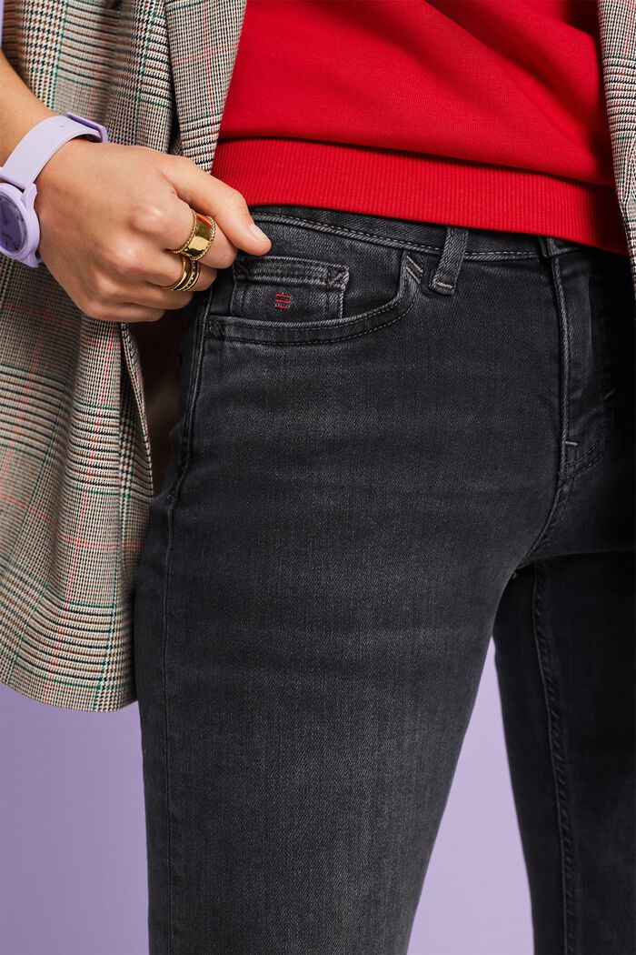 Jeans mit schmaler Passform und mittelhohem Bund