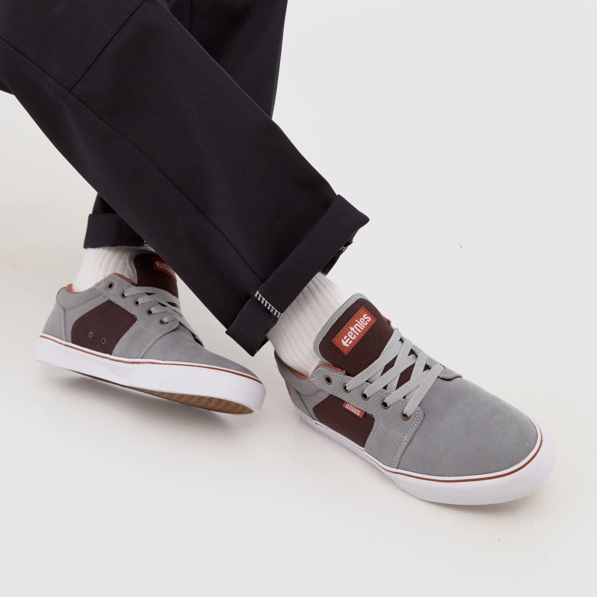 Etnies – Barge – Grå sneakers med lång ärm
