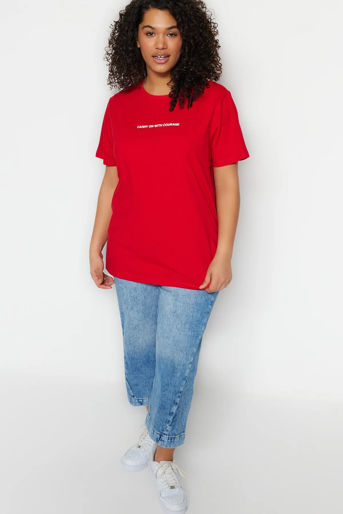 Trendyol Curve  Rotes bedrucktes Strick-T-Shirt mit Rundhalsausschnitt TBBSS23BF00022