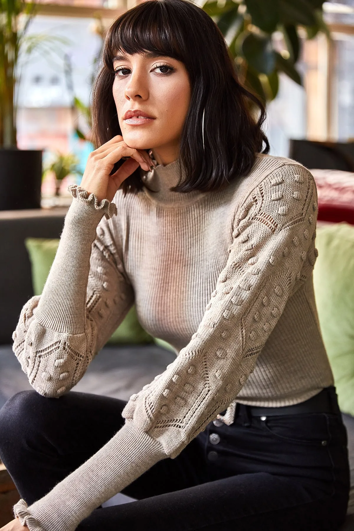 Olalook  Damen-Pullover mit Rippenmuster und Stehkragen mit steinfarbenen Ärmeln KZK-19000383