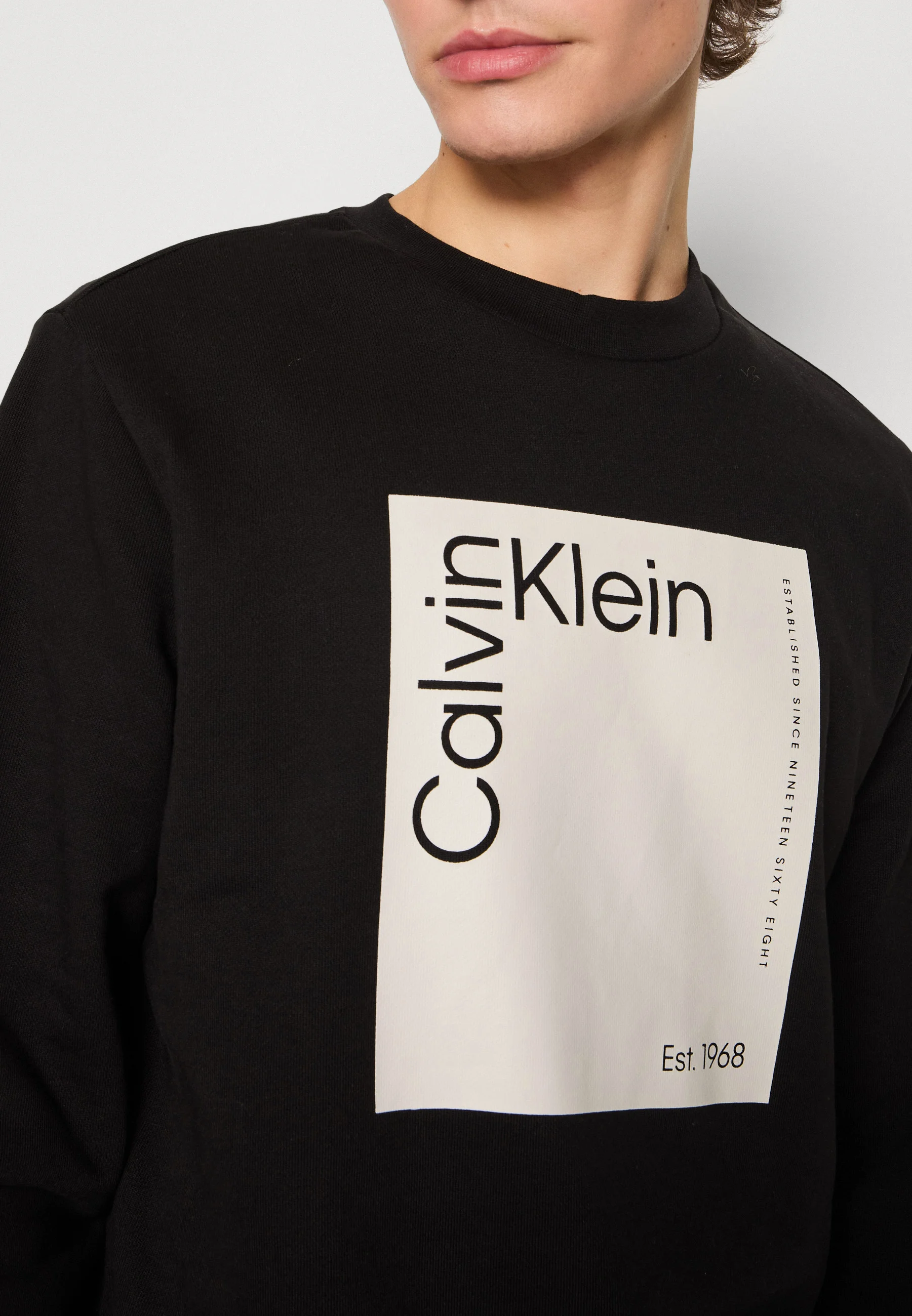Sudadera Calvin Klein con logotipo cuadrado
