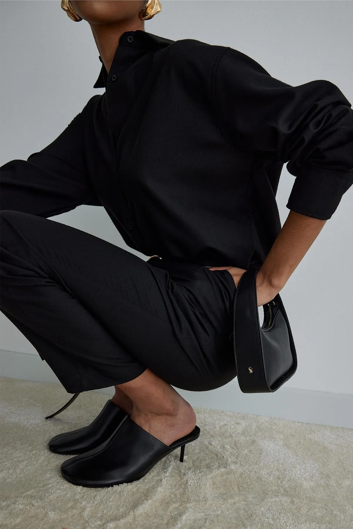 Suud Collection  Schwarze Jil-Hose im Karottenschnitt