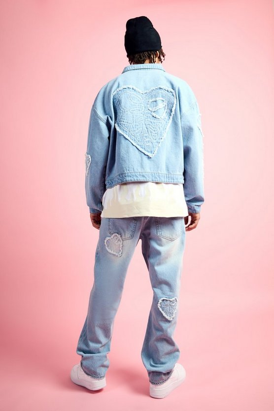 Lockere Jeans mit Herz-Applique in Hellblau