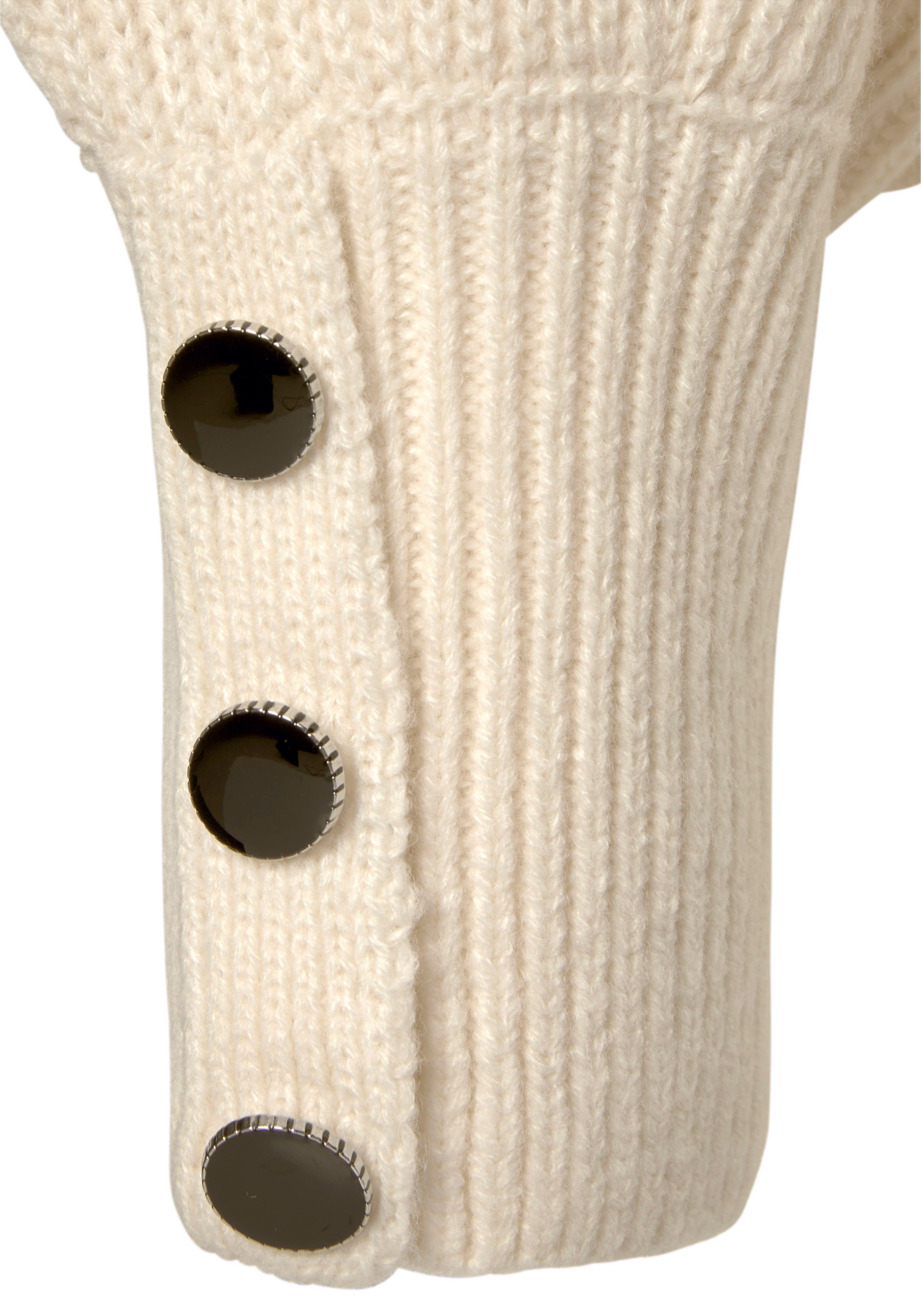 LASCANA Rollkragenpullover mit Zierknöpfen am Ärmelabschluss