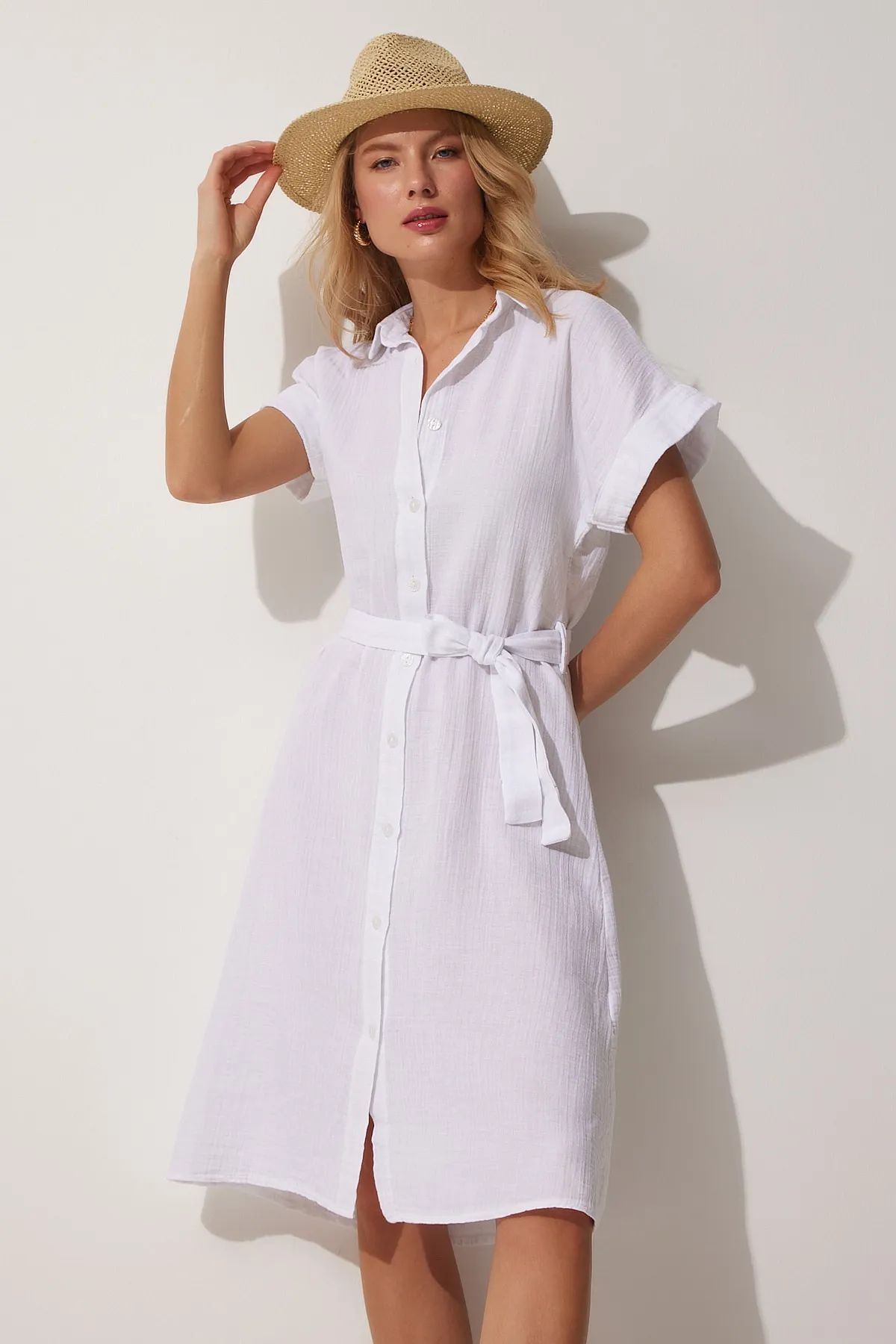 Happiness İstanbul  Ecrufarbenes Damen-Hemdblusenkleid aus Leinen mit Gürtel MX00046
