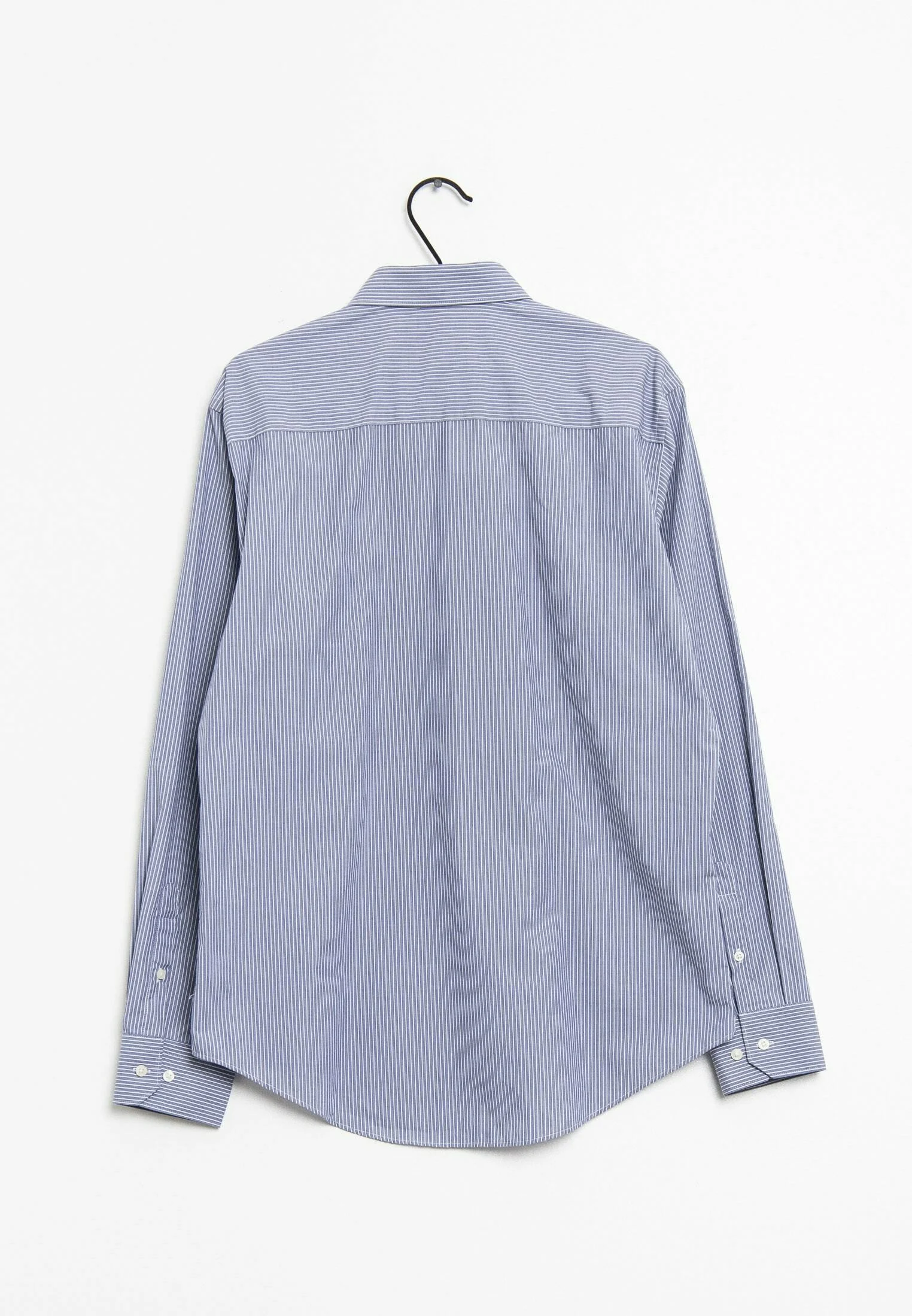 Próxima camisa elegante