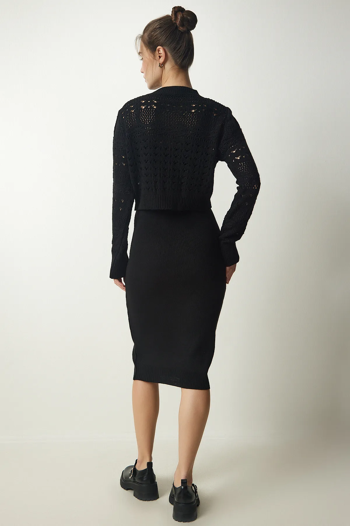 Happiness İstanbul  Schwarzes Strickwaren-Set mit geschwungenem Sweatshirtkleid für Damen MT00145