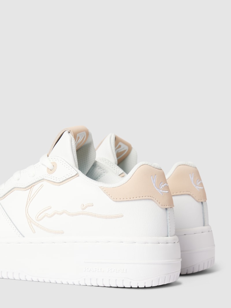 Sneaker mit Label-Details in weiss