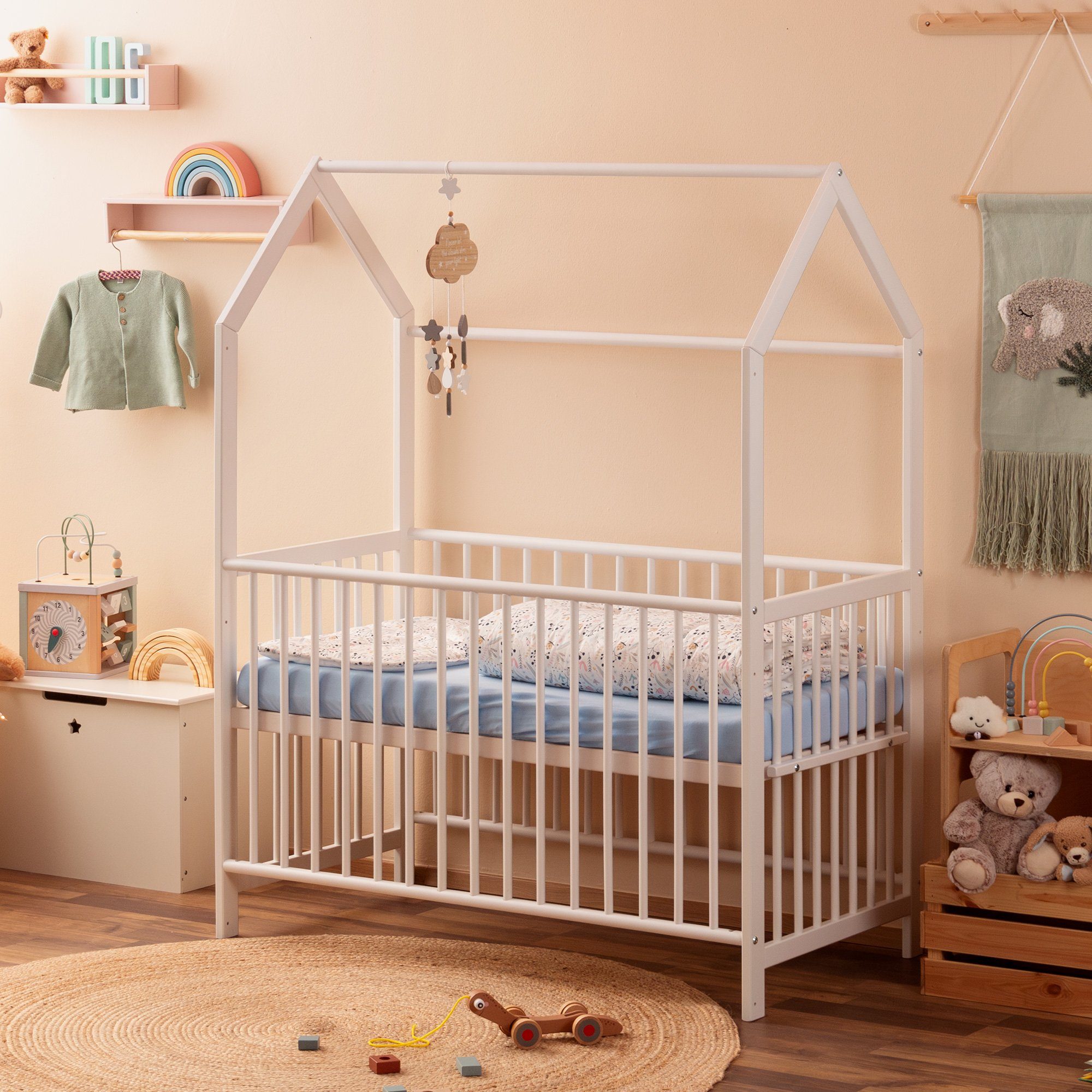 Alcube Komplettbett MILO Mitwachsendes Hausbett 3 in 1, Made in Germany I DIN EN 1130, Babybett 60x120 aus Buchenholz, Beistellbett Baby umbaubar zum Sofa