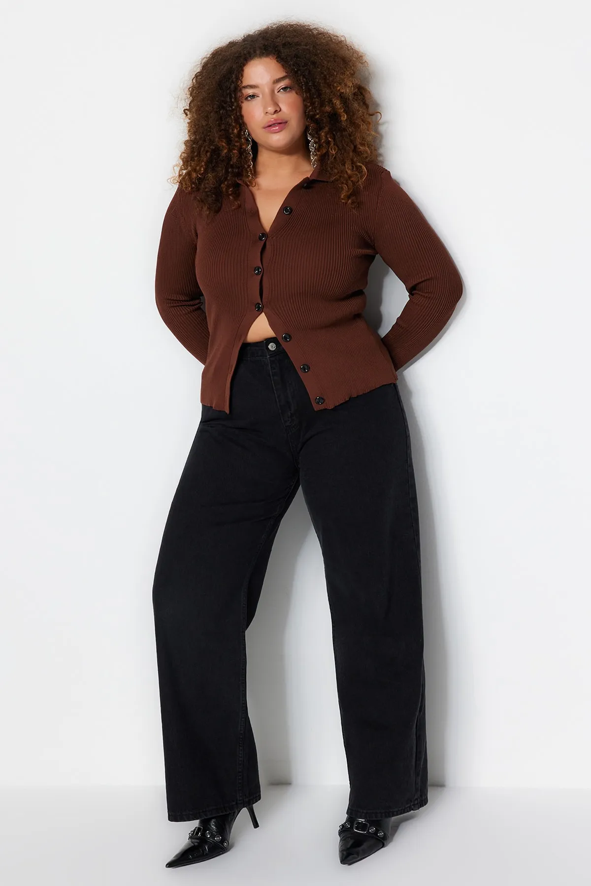 Trendyol Curve  Anthrazitfarbene, weit geschnittene Jeans mit hoher Taille TBSSS22JE0211