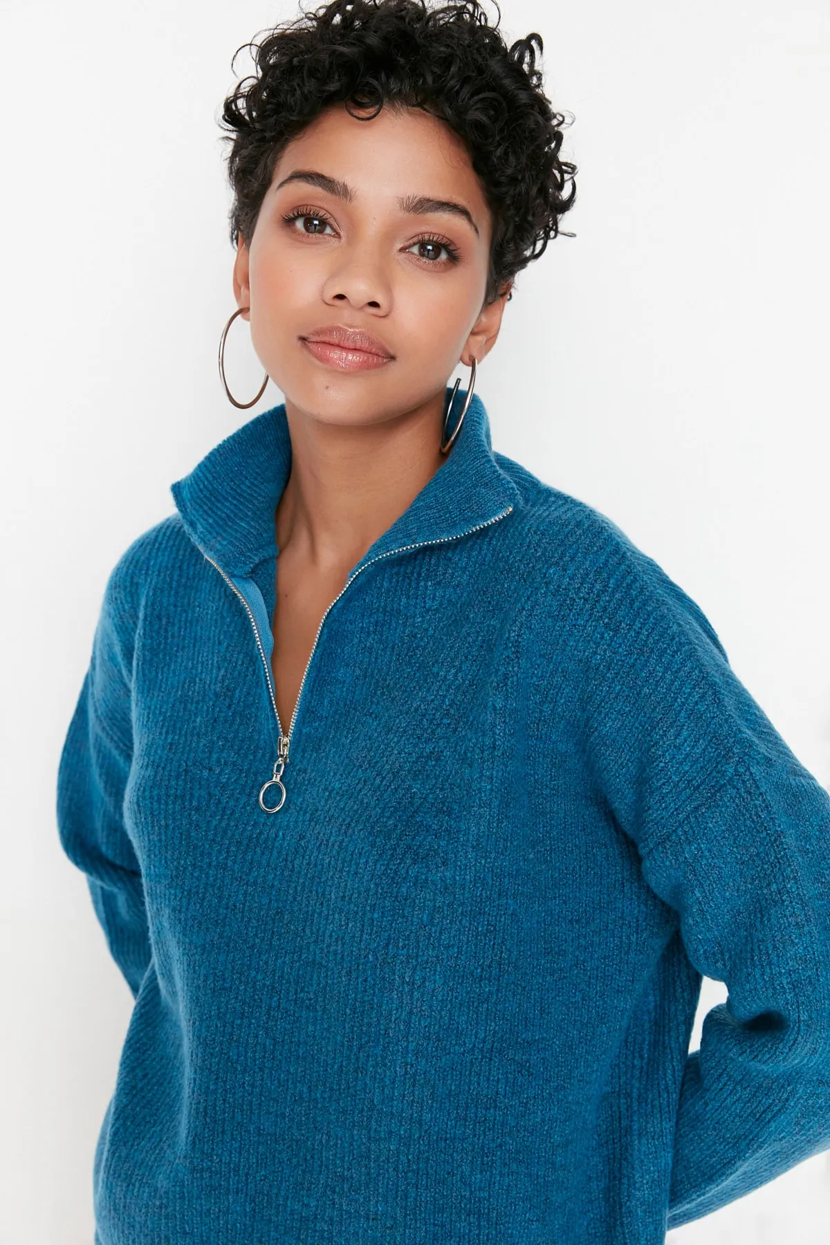 Trendyol Collection  Blauer Strickpullover mit weicher Struktur und Reißverschluss TWOAW20XS0009
