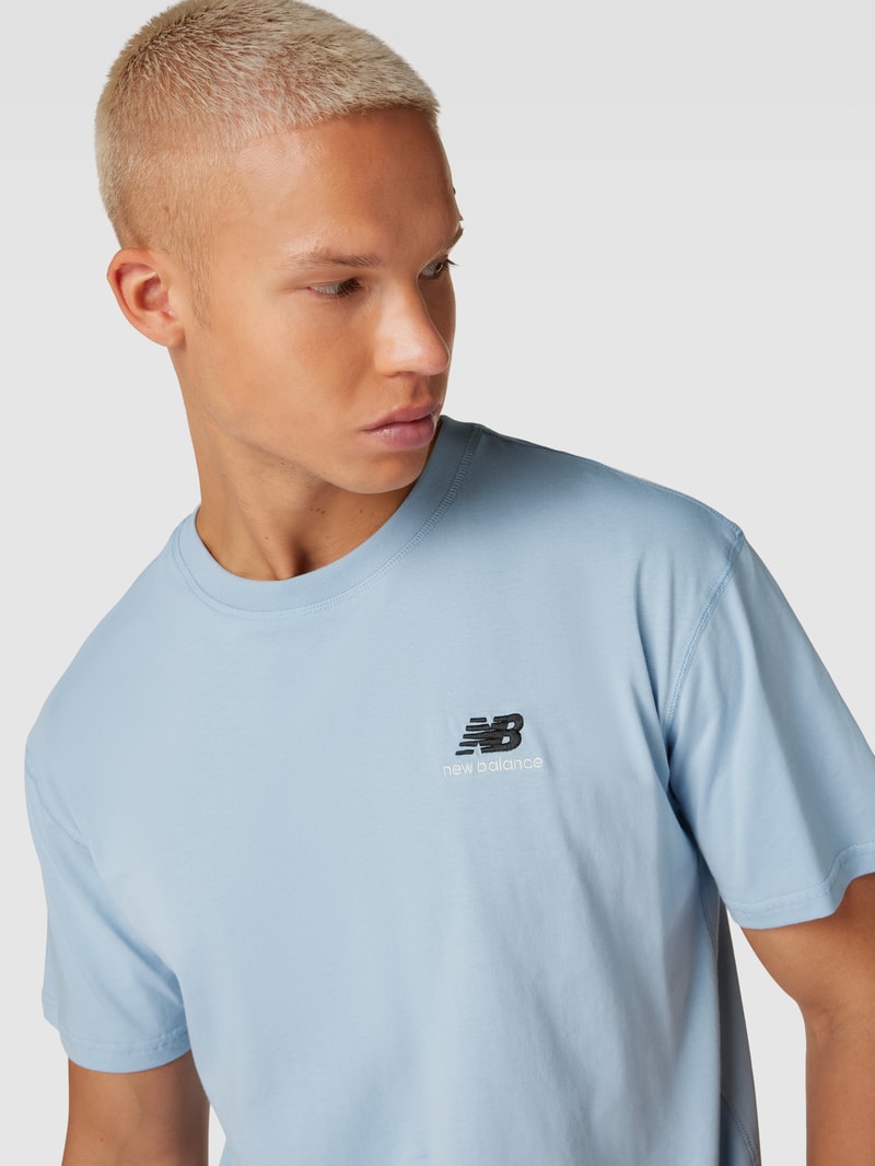 T-Shirt mit Rundhalsausschnitt und Label-Stitching in rauchblau