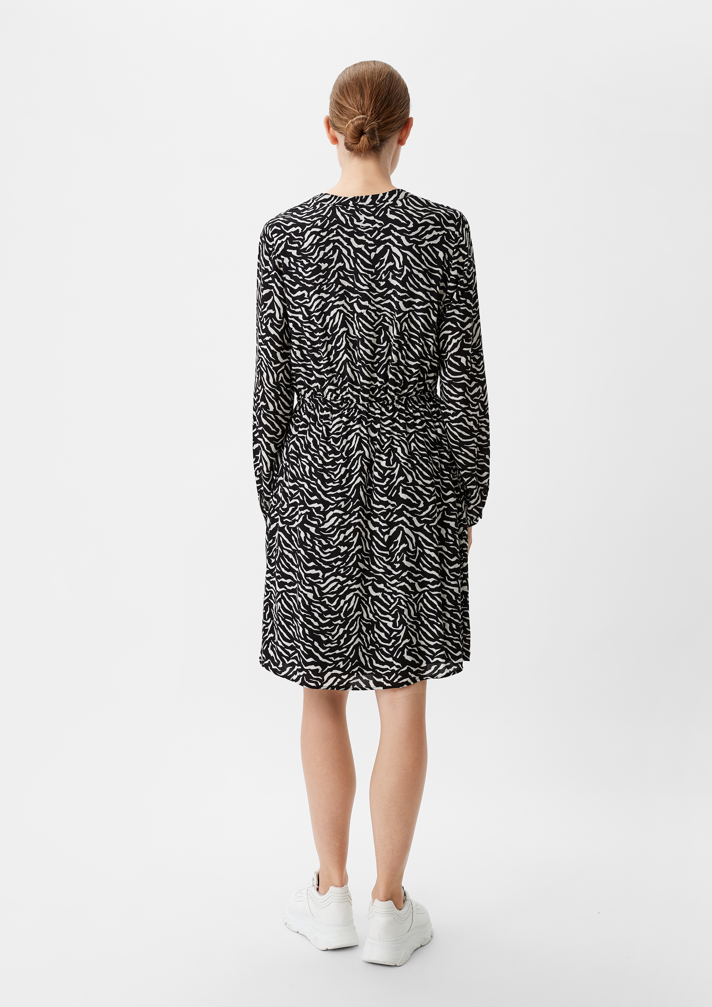 Kleid aus Viskose - schwarz