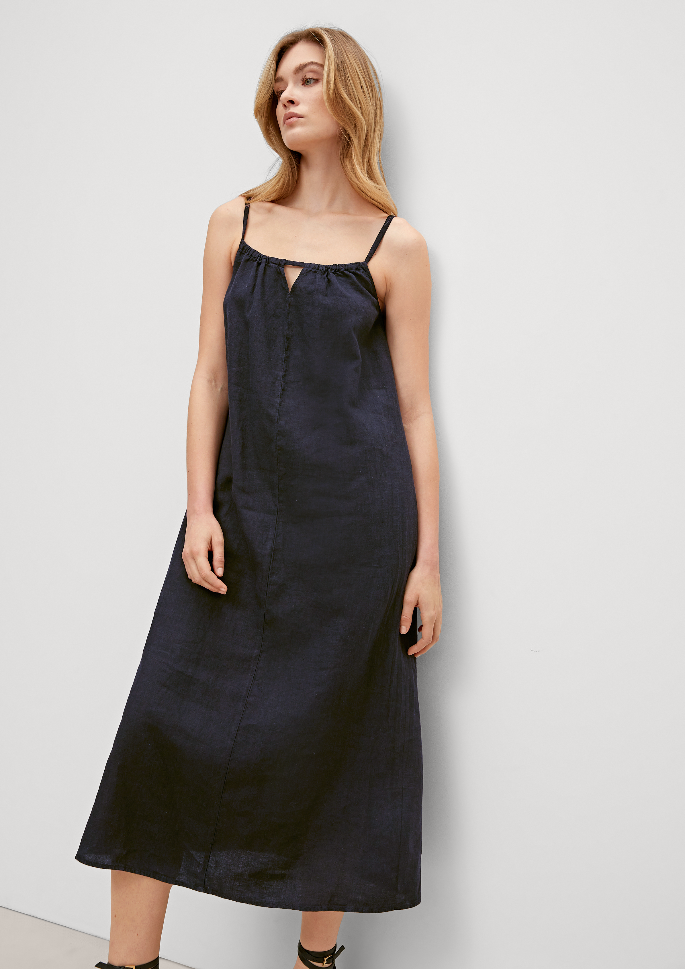 Kleid aus Leinen - schwarz