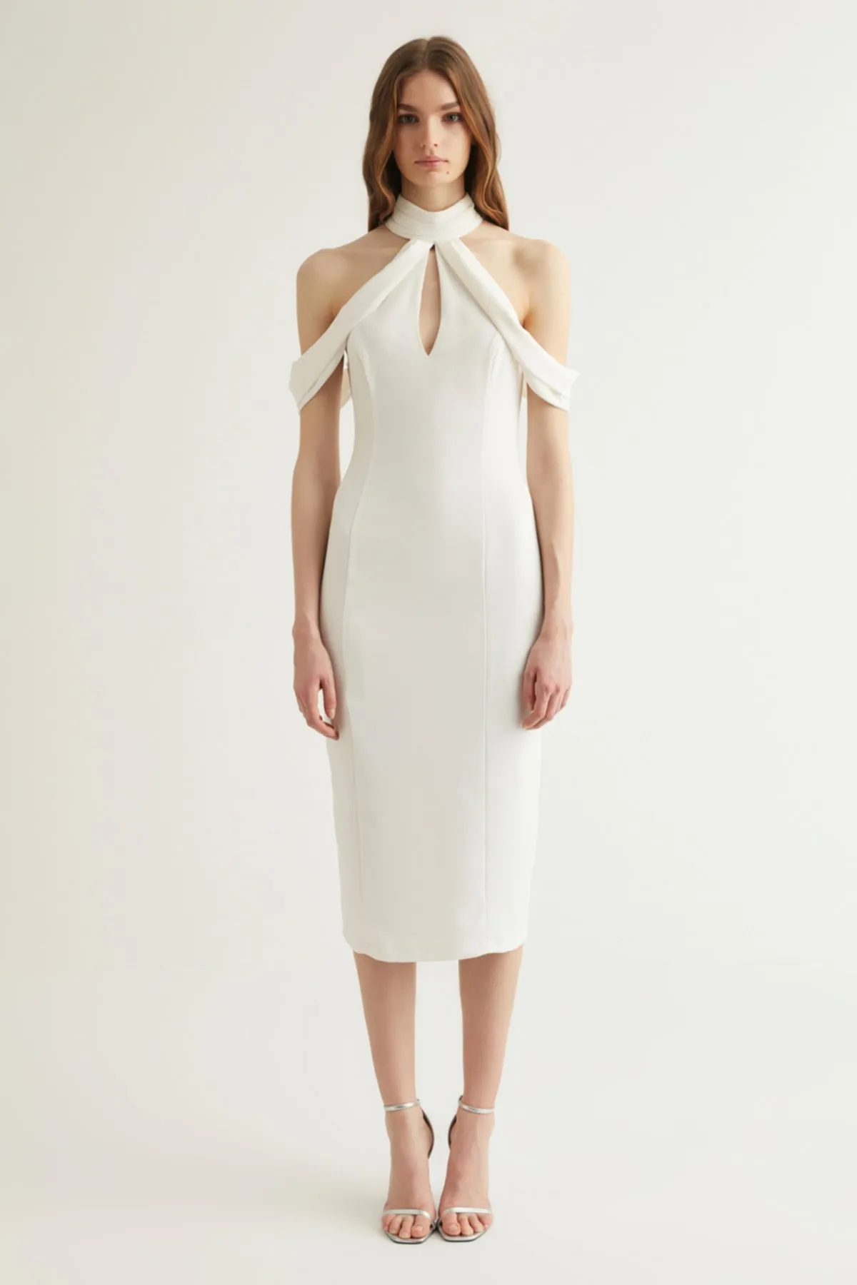 Trendyol Collection  X Dilek Hanif Kleid mit weißen Ärmeln und Details TPRSS22EL1853