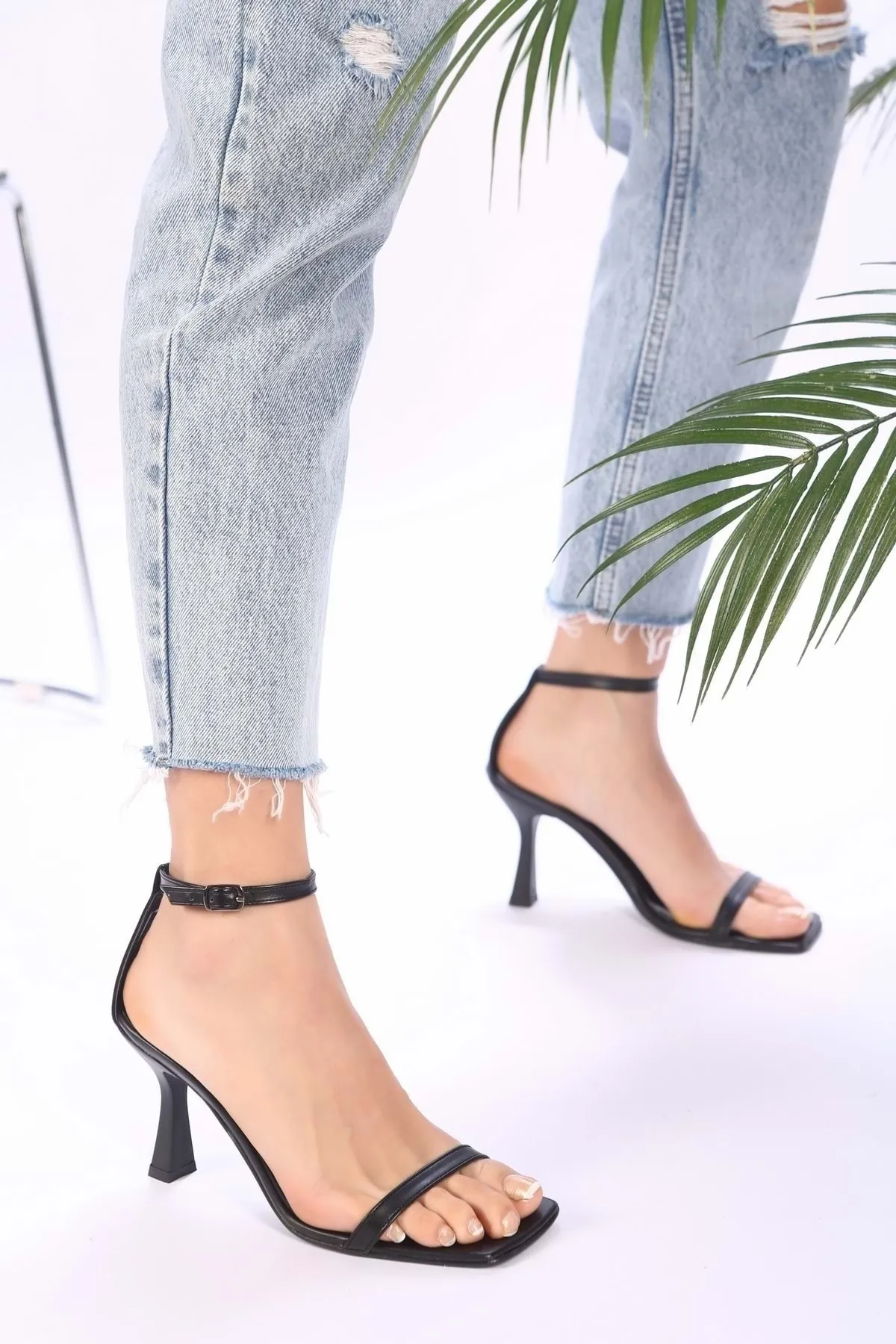 Shoeberry  Sesa Black Skin Single Strap Heeled-Schuhe für Damen
