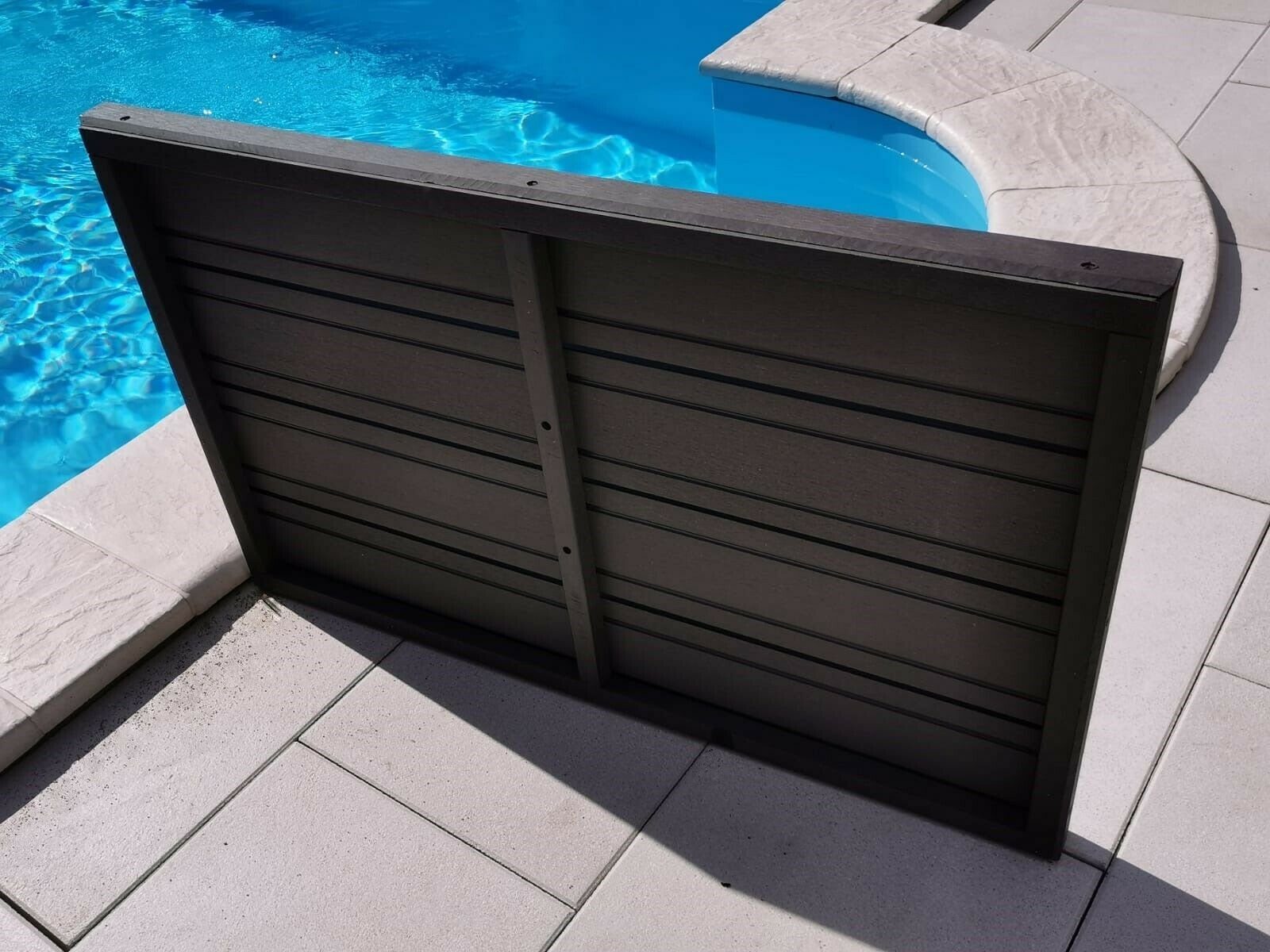 CARIBIC Solardusche WPC Bodenelement Solardusche Dusche Pool Pooldusche Aussendusche Gartendusche Massive BauweiseEdles DesignVermindert Schmutzeintrag