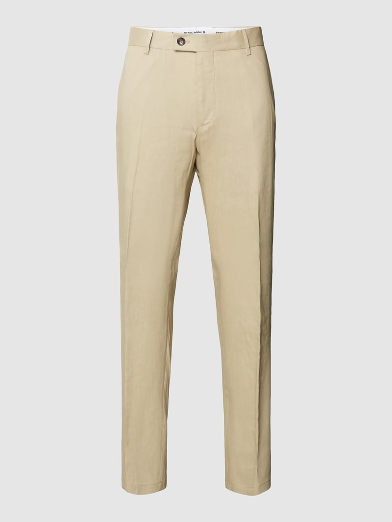 Chino mit französischen Eingrifftaschen in sand