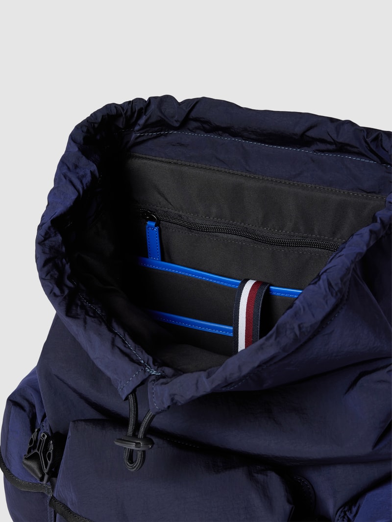 Rucksack mit Label-Applikation Modell 'MODERN UTILITY' in dunkelblau