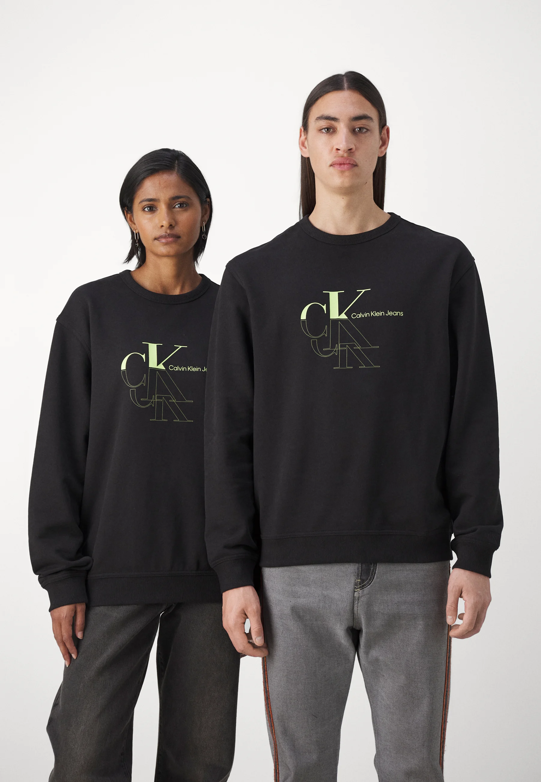 Sudadera unisex de cuello redondo con monograma Echo de Calvin Klein Jeans