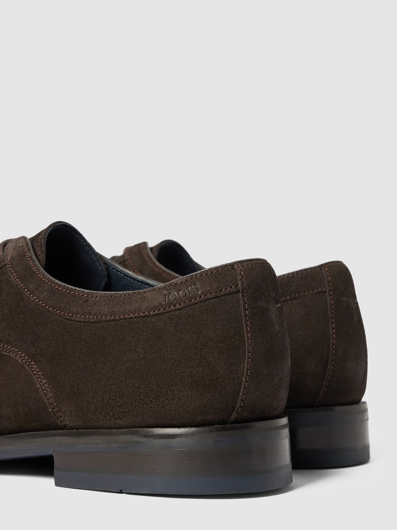 Schnürschuhe aus Veloursleder in dunkelbraun