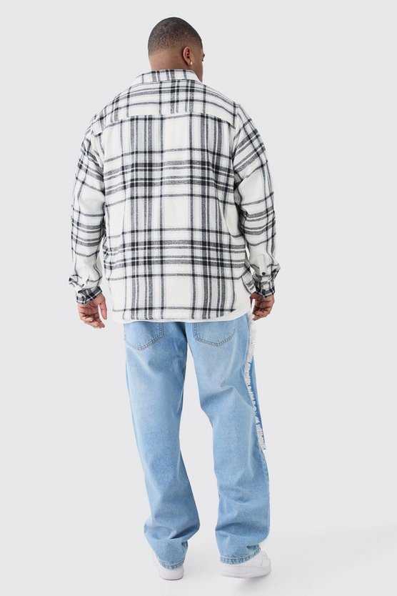Plus gerade Jeans mit ausgefranstem Saum