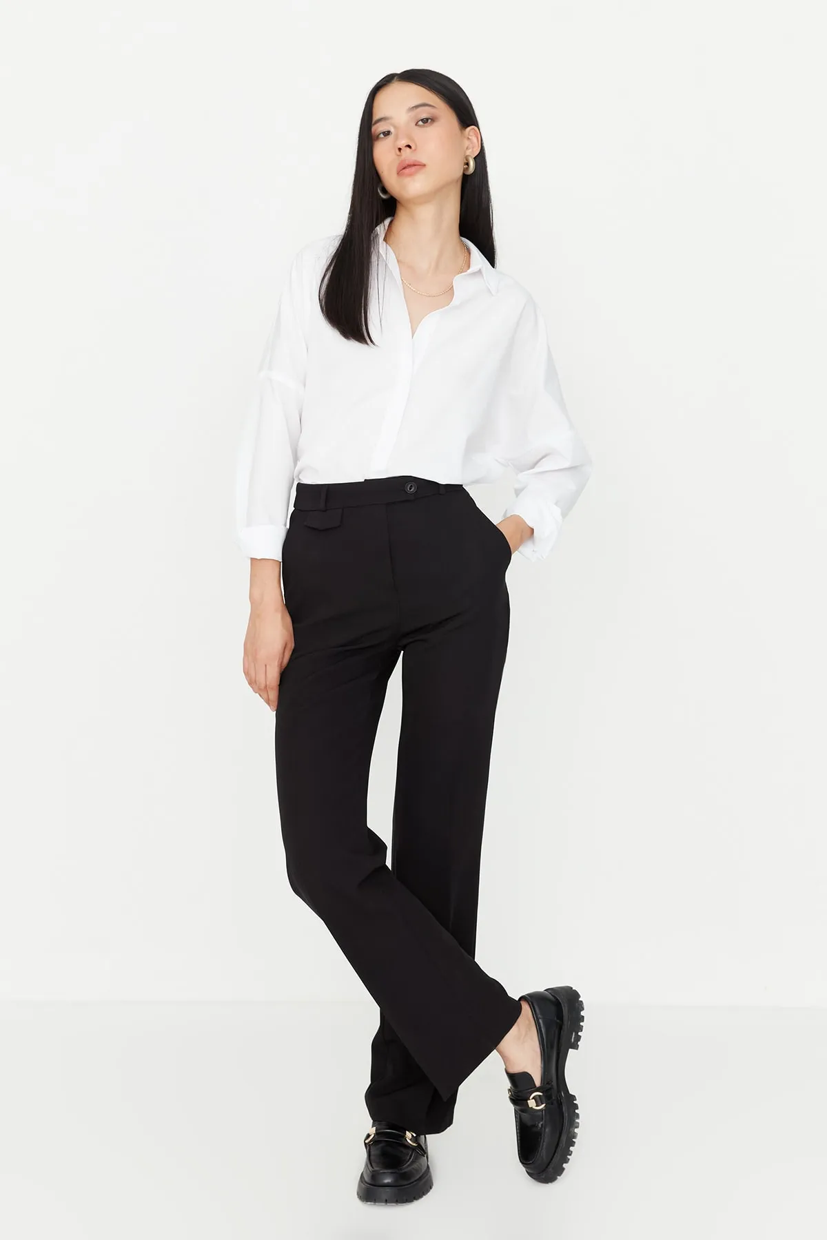 Trendyol Collection  Schwarze Hose mit hohem Bund und weitem Bein/Webhose mit weitem Bein TWOAW23PL00240