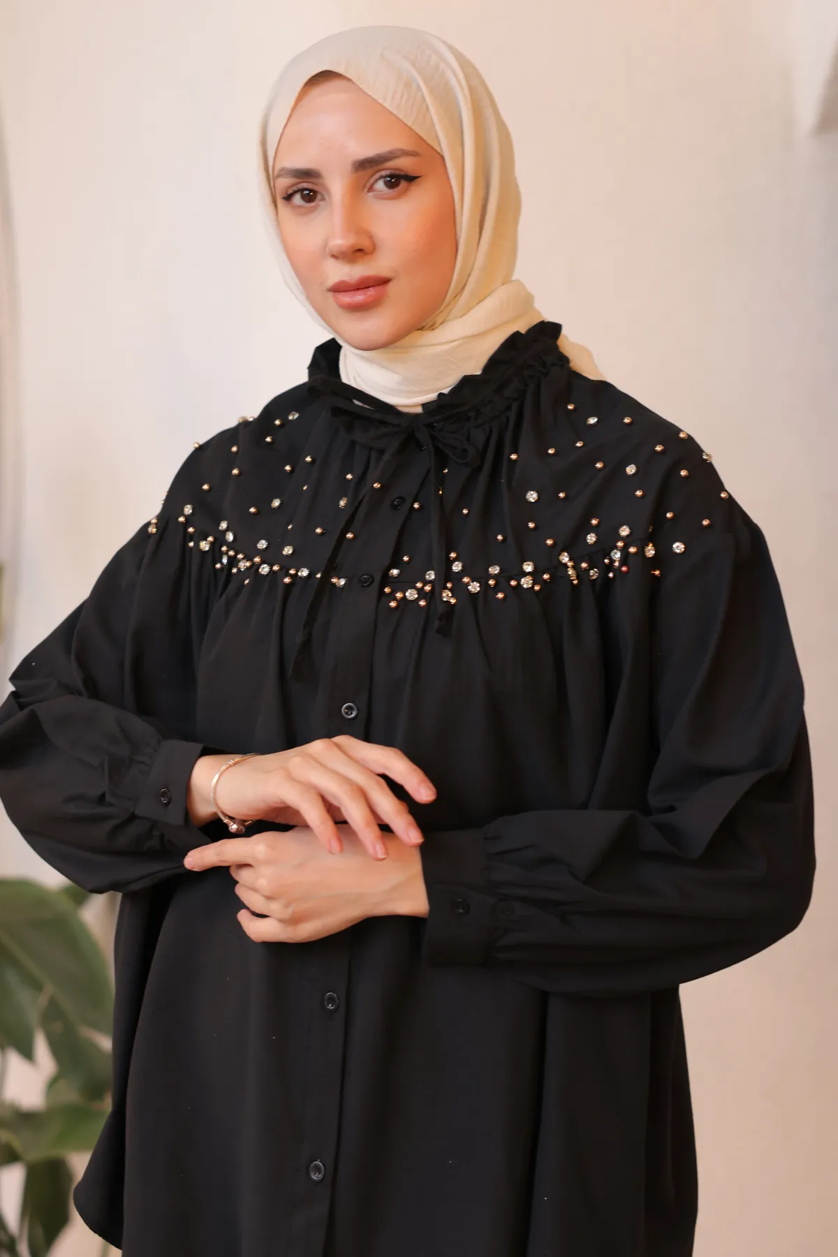 benguen  61546 Hijab-Hemd mit Perlendetail, Schwarz
