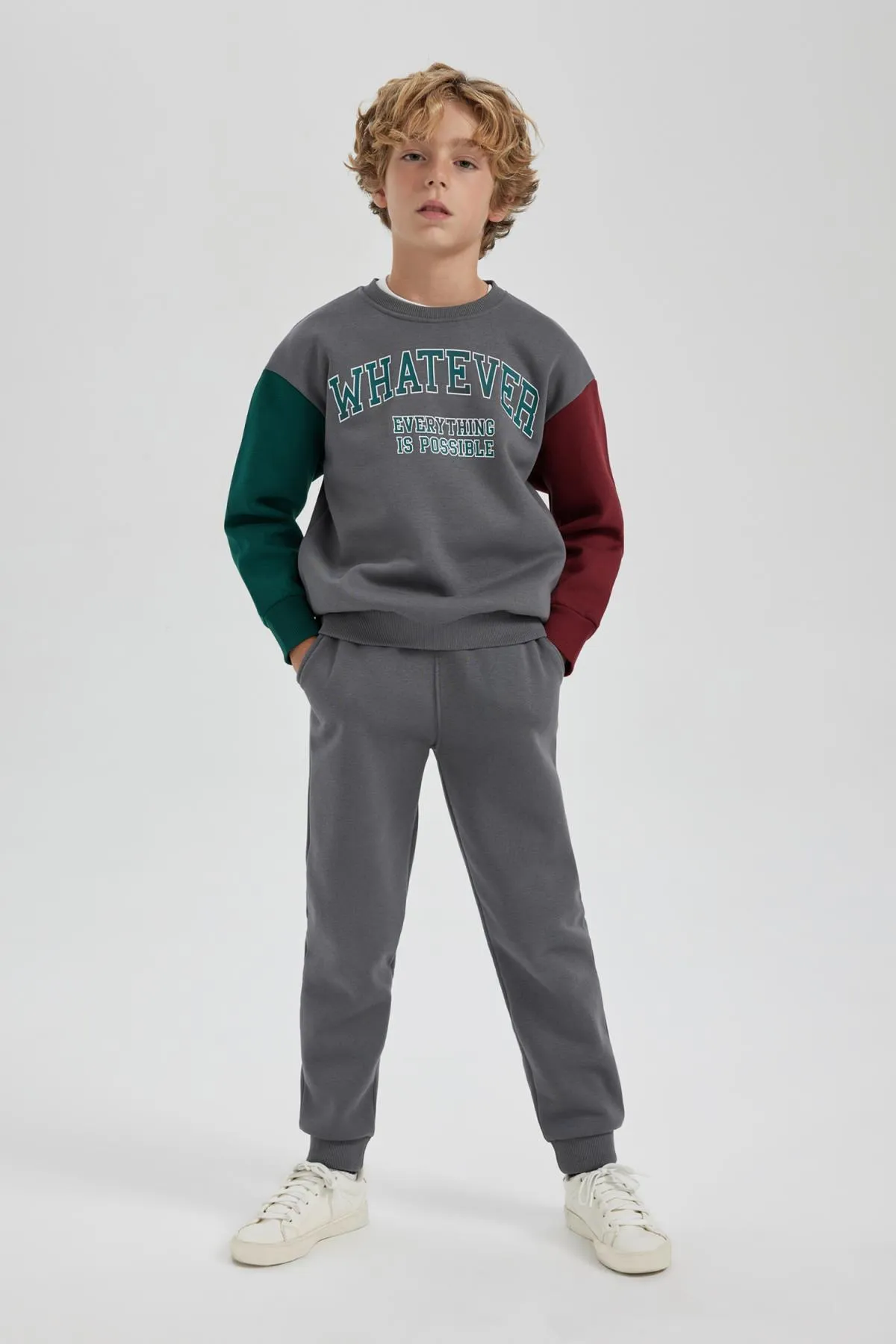DeFacto  Zweiteiliges Set aus bedrucktem Sweatshirt und Trainingshose für Jungen