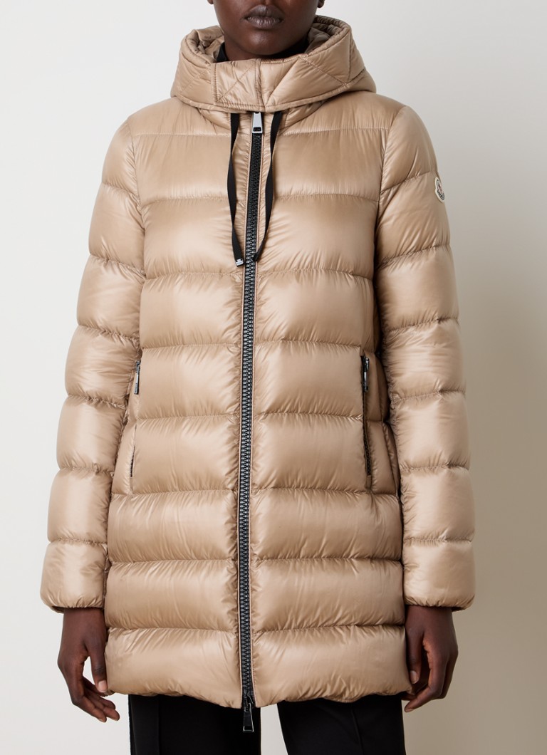 Parka acolchoada Moncler Suyen com enchimento de plumas e capuz.
